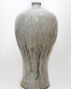 3_2016_monumental-draped-vase